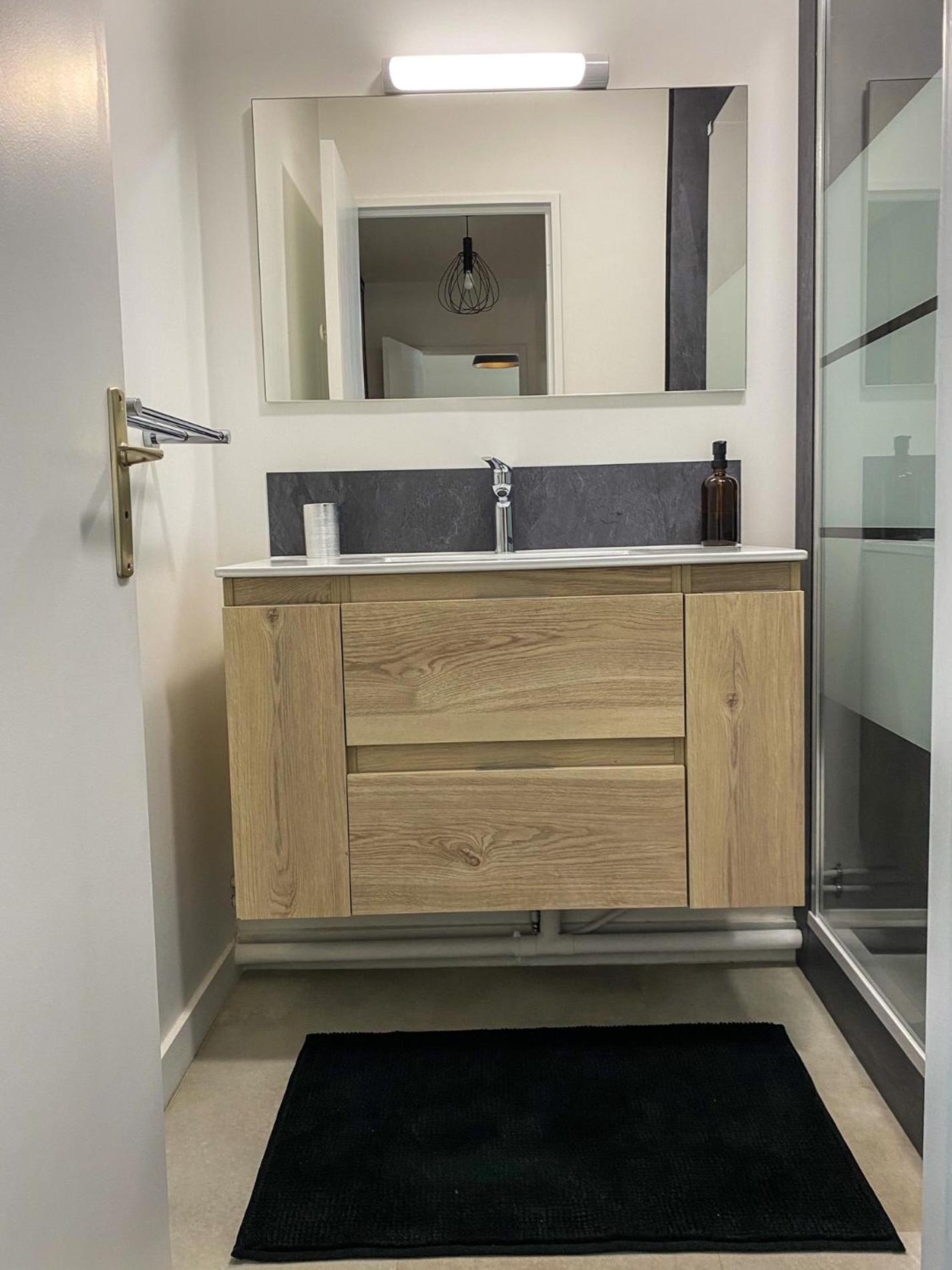 니오르 T3 Moderne Avec Balcon Terrasse Et Parking Gratuit 아파트 외부 사진