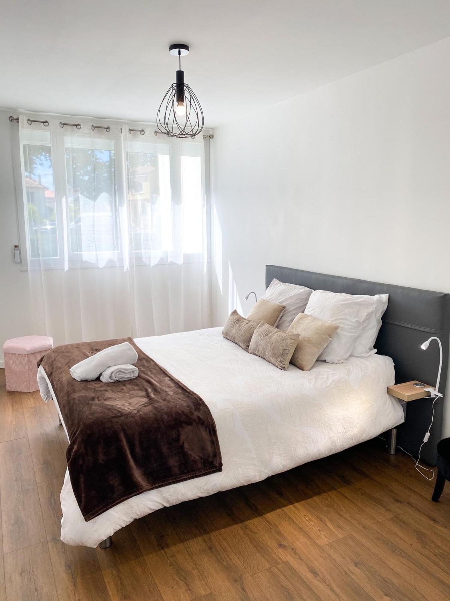 니오르 T3 Moderne Avec Balcon Terrasse Et Parking Gratuit 아파트 외부 사진