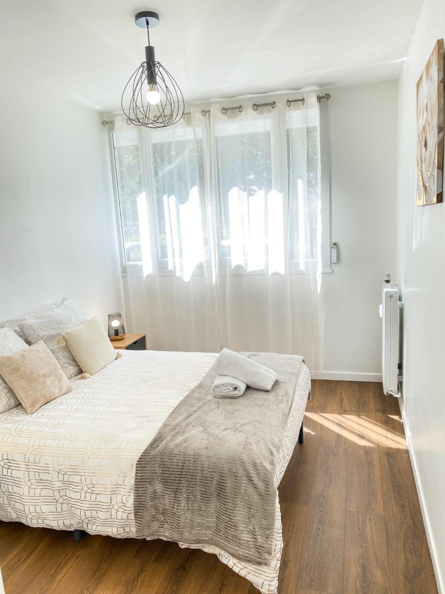 니오르 T3 Moderne Avec Balcon Terrasse Et Parking Gratuit 아파트 외부 사진